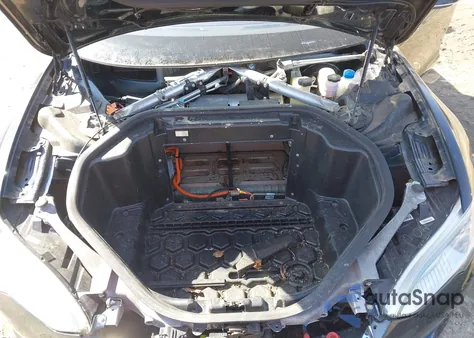 2013 Tesla Model S z USA, uszkodzony, nr VIN 5YJSA1CN0DFP21865